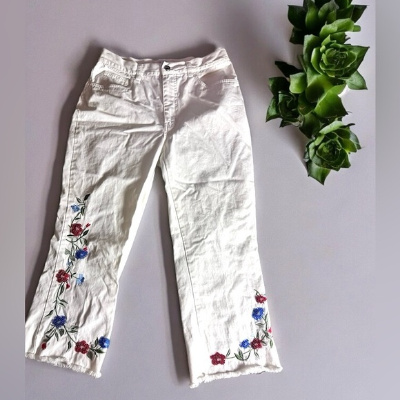 Calvin Klein Woman's White Beaded Crocked Pants Jeans Size 6 Vtg Japan - Picture 1 of 13